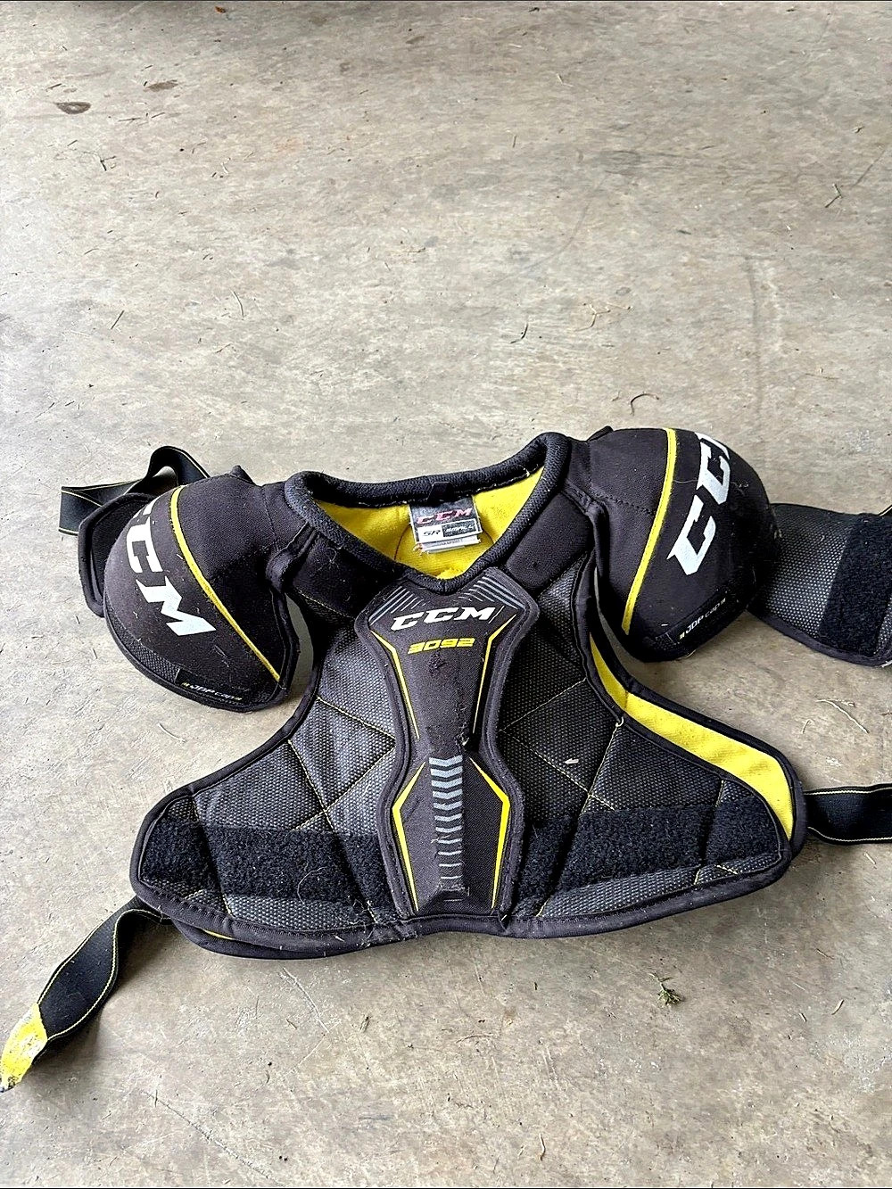 CCM Tack 3092 Hockey Shoulder Pads